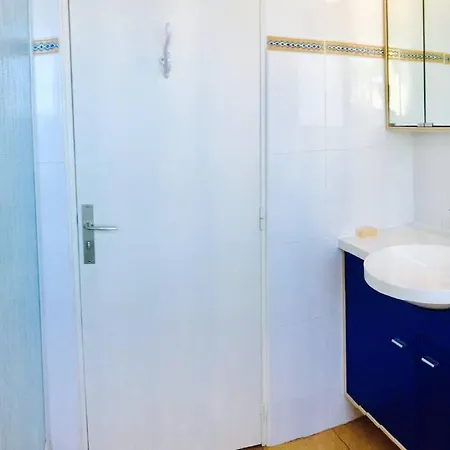 Sunny, Modern Apartment
