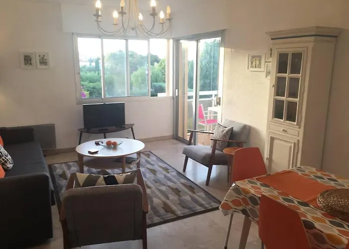 Sunny, Modern * Bandol